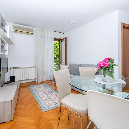 B&A - Center Of Split Apartment Exterior photo
