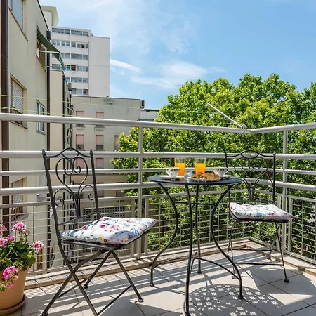 B&A - Center Of Split Apartment Exterior photo